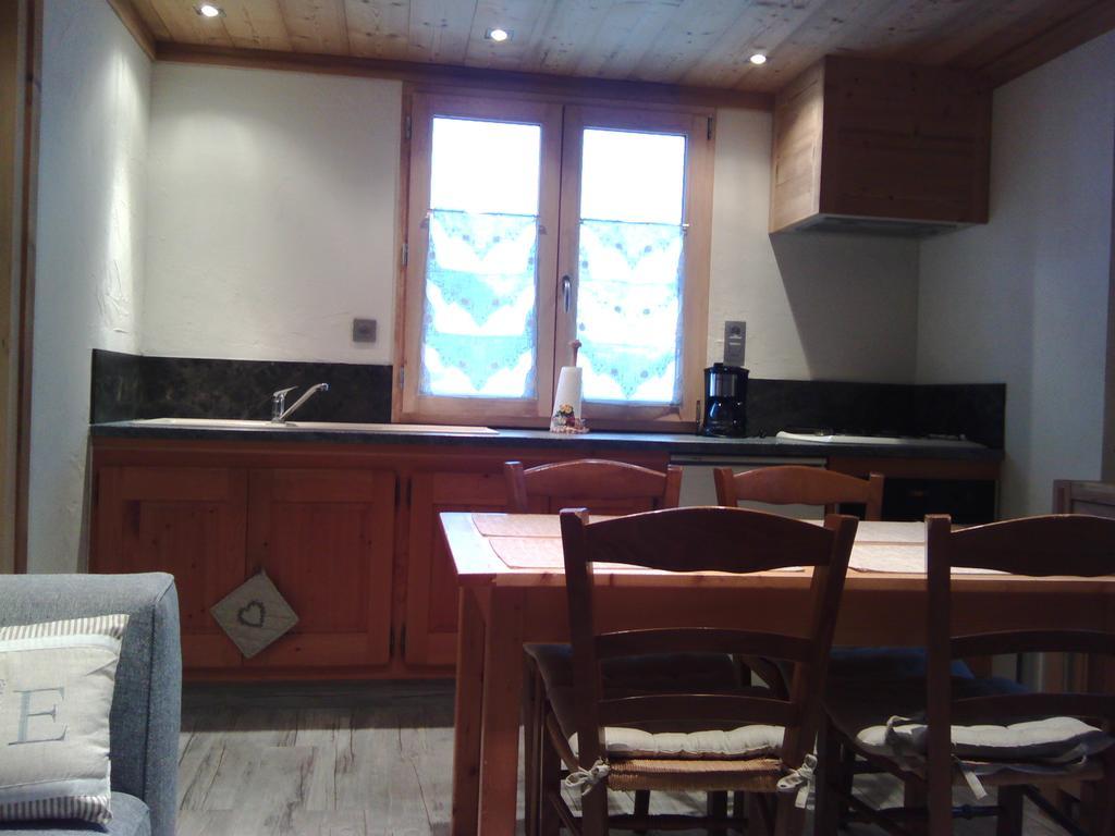 Le Foueustarle Apartment